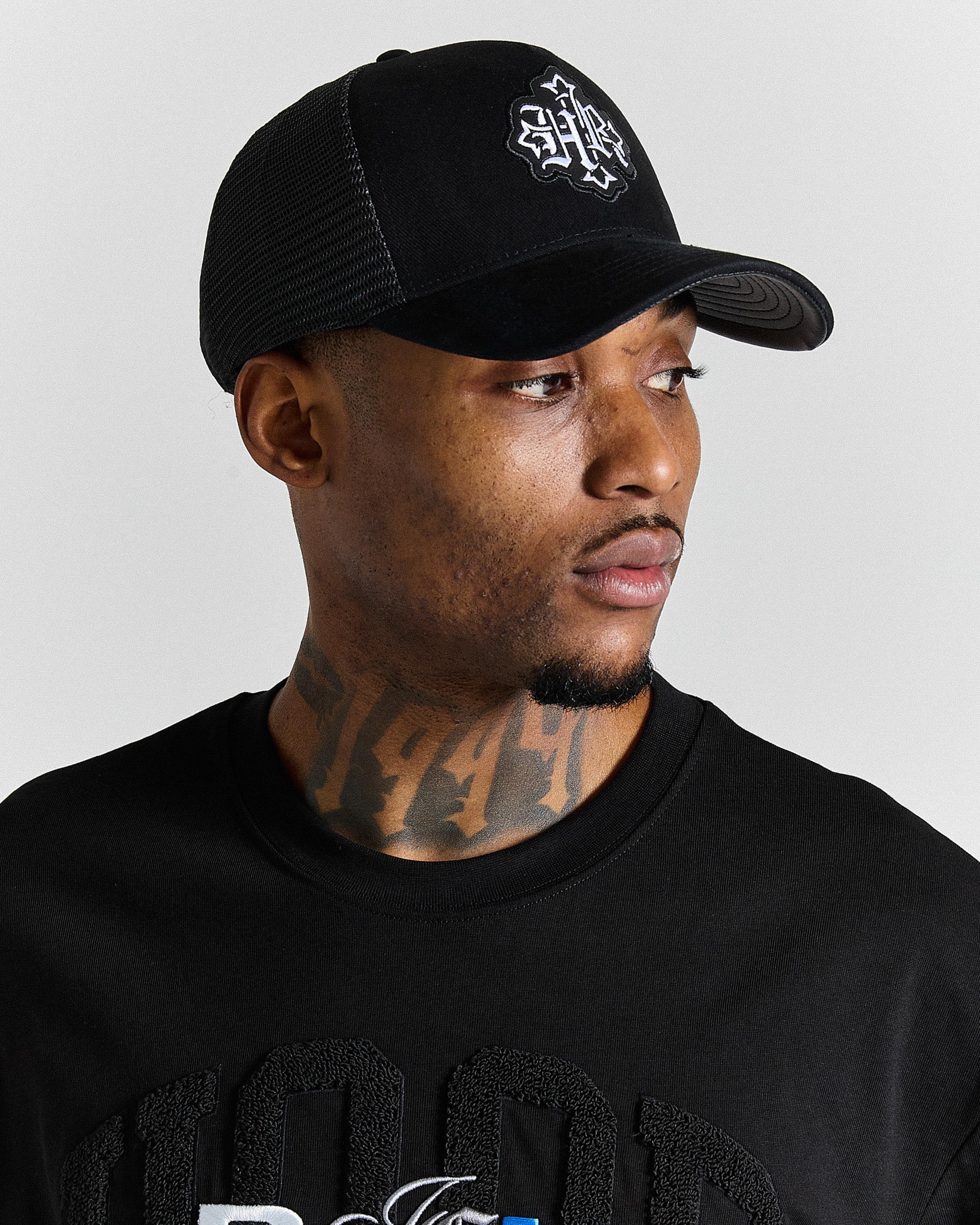 Virtux 5 Panel Trucker Cap - Black/White - Image 3